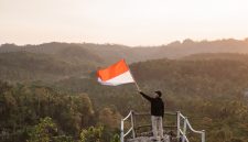 Upaya Mahasiswa dalam Mempertahankan Identitas Nasional Bangsa Indonesia di Kalangan Generasi Milenial
