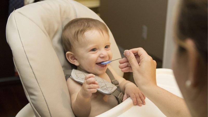 Peran vaksin dalam mencegah stunting sangatlah penting. Dengan mengurangi risiko penyakit infeksi, vaksinasi membantu memastikan anak-anak tumbuh sehat dan berkembang optimal