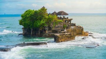 Selalu Ramai Wisatawan, Ini Fakta Menarik Tanah Lot