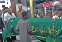 Jamaah haji asal Jombang saat dibawa ke rumah duka (Dok. Ist)