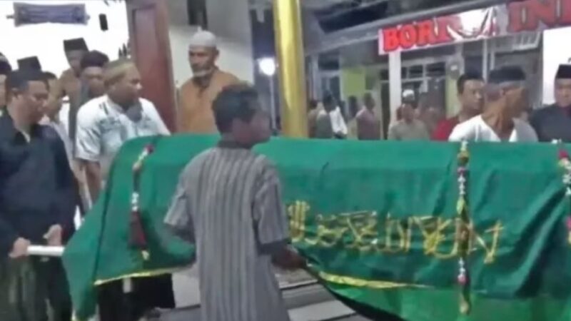 Jamaah haji asal Jombang saat dibawa ke rumah duka (Dok. Ist)