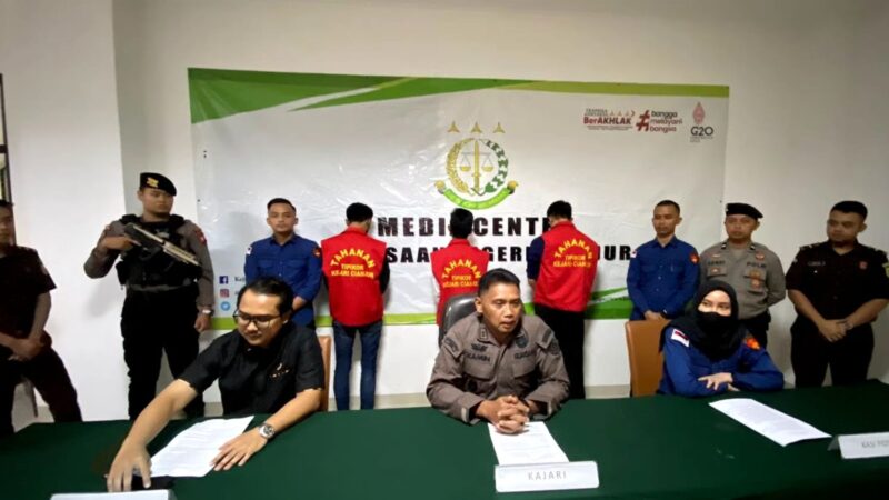 Konferensi pers kasus korupsi yang dilakukan pegawai bank (Dok. Ist)