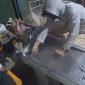 Perampokan di toko Frozen food Surabaya yang terekam CCTV (Dok. Ist)