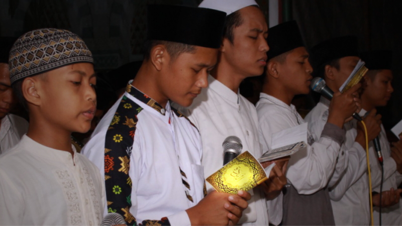 Sholawat Sifate Murid Ingkang Bagus Iku Limo Dingamal Terus: Pengajaran Lima Sifat Mulia untuk Murid
