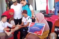 Angkasa Pura II Berikan Bantuan Alat Bantu di Banyuwangi (Dok. Ist)