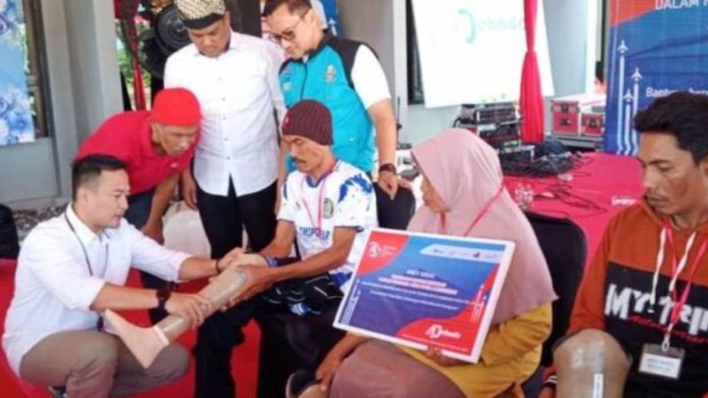 Angkasa Pura II Berikan Bantuan Alat Bantu di Banyuwangi (Dok. Ist)