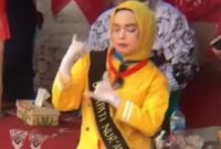 Mayoret Jilbab Viral dengan Gunakan Rok Mini Tuai Cibiran