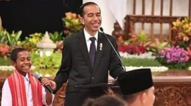 Joni yang panjat tiang saat 17-an bertemu dengan Jokowi di tahun 2018
(Dok. Ist)