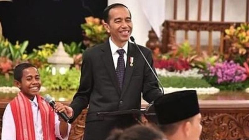 Joni yang panjat tiang saat 17-an bertemu dengan Jokowi di tahun 2018
(Dok. Ist)