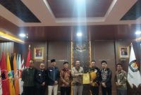 KPU Jakarta serahkan berkas ke Dharma Kun
(Dok. Ist)