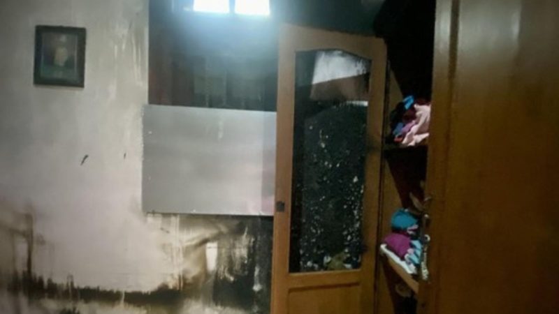 Rumah istri di Surabaya yang dibakar suaminya sendiri Dok. Ist)