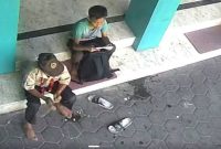 Rekaman CCTV pencurian kotak amal di Malang (Dok. Ist)