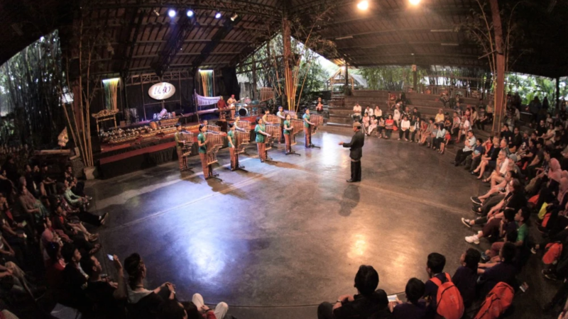 Saung Angklung Udjo.Doc.lst