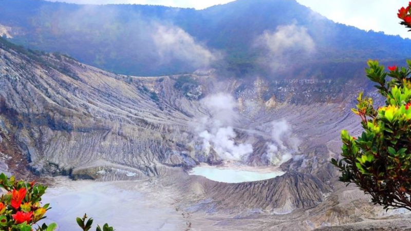 Gunung Tangkuban Perahu.Doc.lst