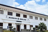 Museum Geologi Bandung.Doc.lst