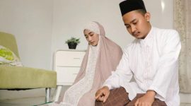 Pasutri doa minta keturunan 
(Dok. Ist)