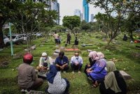 Ilustrasi orang yang sedang ziarah kubur (Dok. Ist)