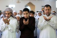 Contoh umat muslim yang tengah membaca doa qunut (Dok. Ist)