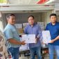 KPU Ponorogo saat membagikan APK kepada tim Paslon Bupati Ponorogo (Dok. Ist)