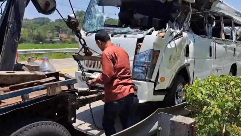 Kecelakaan di tol Semarang yang bawa rombongan santri Bantul 
(Dok. Ist)