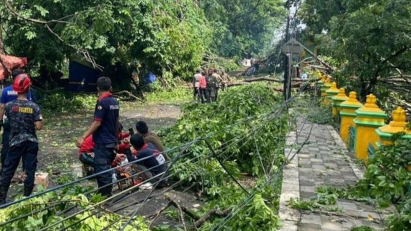 Angin puting beliung rusak puluhan rumah warga
(Dok. Ist)