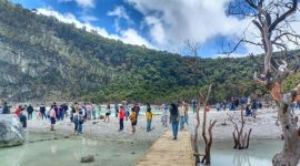 Kawah putih menjadi salah satu tempat wisata Bandung yang viral di Tik Tok
(Dok. Ist)