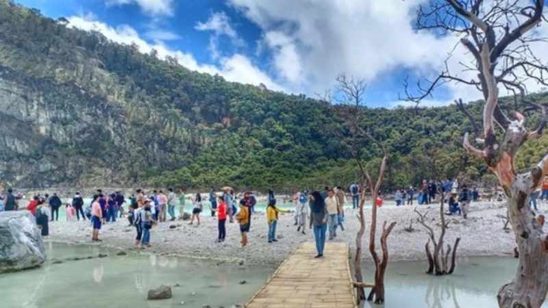 Kawah putih menjadi salah satu tempat wisata Bandung yang viral di Tik Tok
(Dok. Ist)