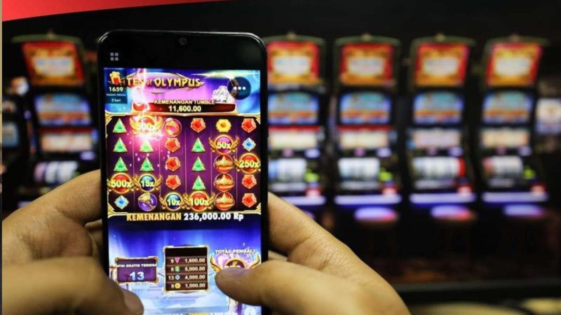 Fenomena Slot Online di Kalangan Remaja: Pendekatan Sosiologi Hukum untuk Pemecahan Masalah
