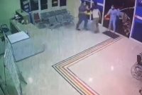 Rekaman CCTV penganiayaan dokter RSOJ Pertamina Makassar oleh keluarga pasien
(Dok.ist)