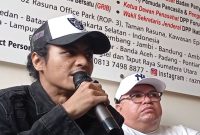 Vadel Badjideh saat bersama dengan pengacaranya, Razman (Dok. Ist)