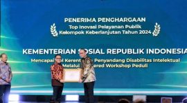 Momen Kemensos mendapatkan penghargaan dari kementerian PAN-RB (Dok. Ist)