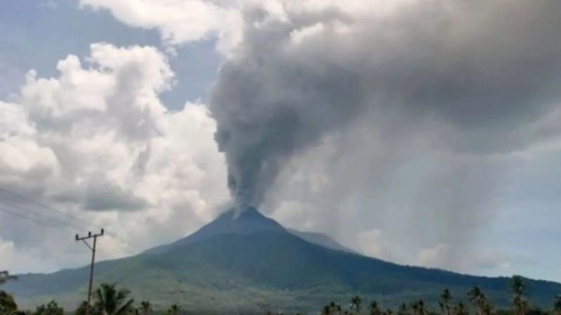 Gunung Lewotobi 
(Dok. Ist)