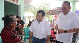 Panitia Natal saat mengunjungi korban erupsi Gunung Lewotobi Laki-laki (Dok. Ist)