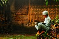 Di tengah keterbatasan, sebuah madrasah kecil menjadi satu-satunya harapan bagi anak-anak desa untuk mendapatkan pendidikan