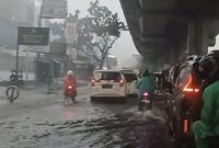 Banjir di Jl Sholeh Iskandar 
(Dok. Ist)