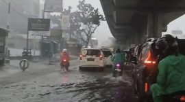 Banjir di Jl Sholeh Iskandar 
(Dok. Ist)