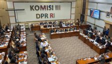 Anggota Komisi III DPR RI pertanyaan penetapan Tom Lembong 
(Dok. Ist)