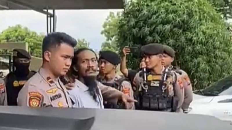 Eks kepala desa Gresik Diamankan kepolisian 
(Dok. Ist)