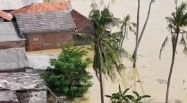 Banjir lumpuhkan Karawang 
(Dok. Ist)