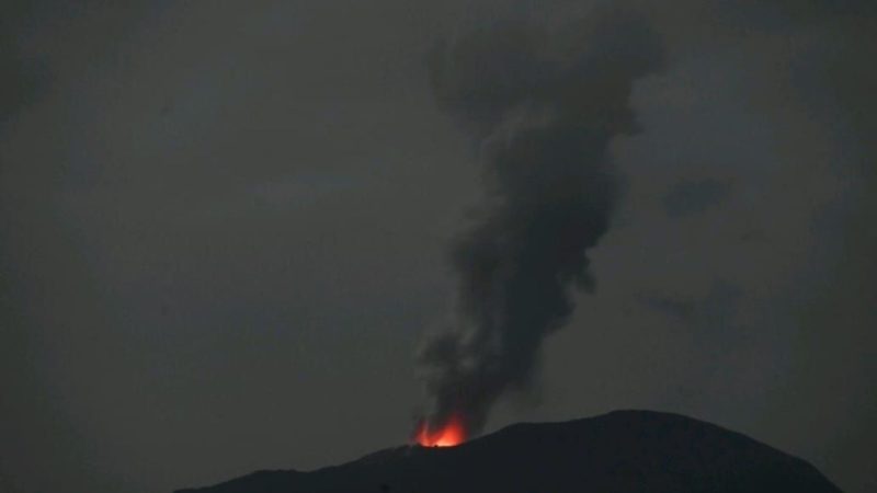 Gunung Ibu di Halmahera Barat Erupsi (Dok. Ist)