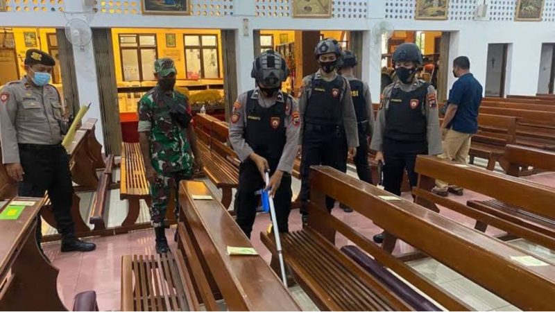 Polres Madiun Kota Lakukan Sterilisasi 10 Gereja Jelang Ibadah (Dok. Ist)