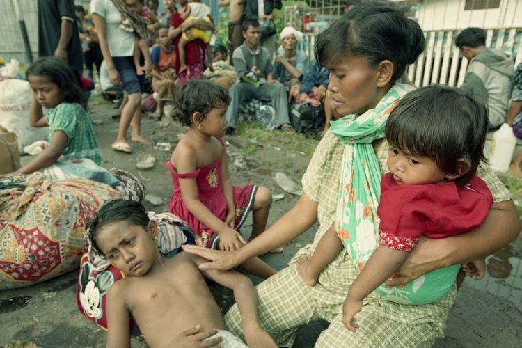 Konflik Sampit adalah kerusuhan antaretnis antara suku Dayak dan Madura pada 2001. Simak latar belakang, penyebab, dan penyelesaian konfliknya di sini.

