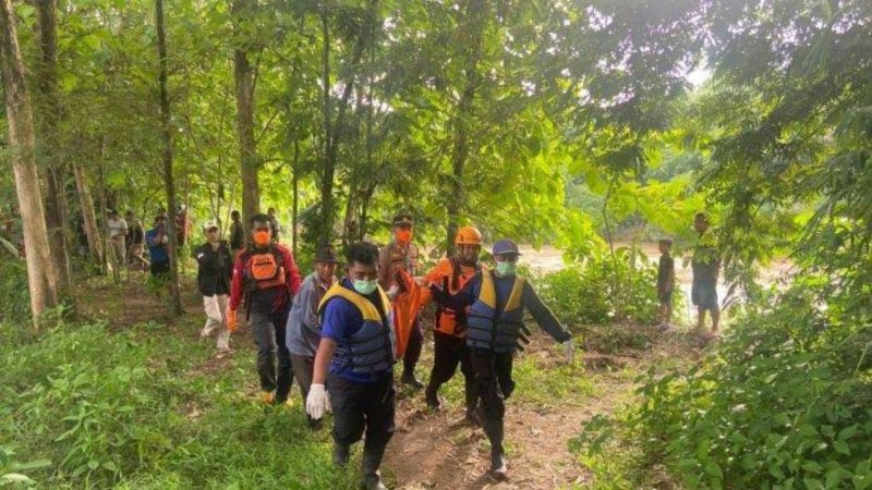 Jasad Wanita Tanpa Busana Ditemukan Mengapung di Sungai Ponorogo (Dok. Ist)