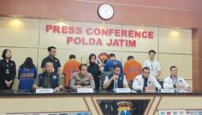 Polda Jatim saat tangkap sindikat judi online 
(Dok. Ist)