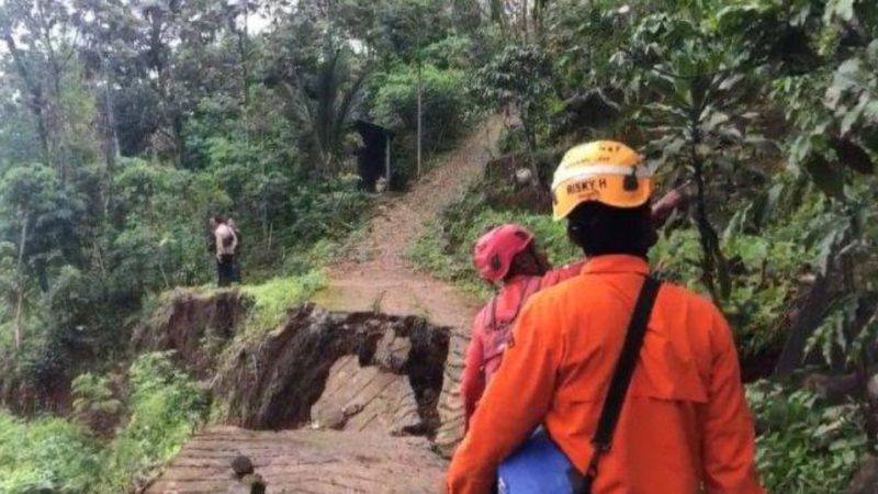 Longsor di Ponorogo 
(Dok. Ist)