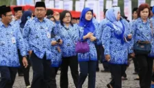 Gaji PPPK 2025 diatur Perpres No. 11 Tahun 2024, lengkap dengan rincian golongan, tunjangan, dan hak setara PNS. Simak detailnya di sini!