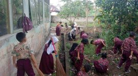 Bagaimana cara menerapkan gotong royong dalam kehidupan sehari-hari di sekolah