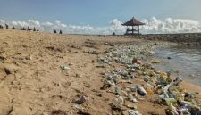 Cara Mengatasi Sampah di Pantai