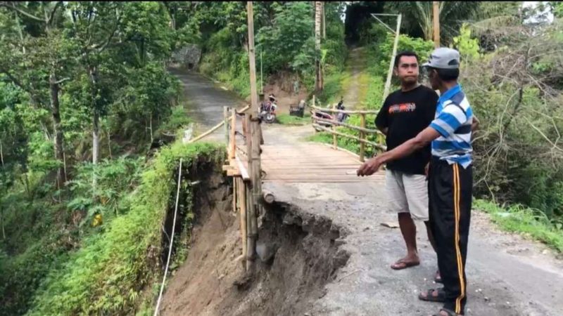 Jalan di Ponorogo yang sering longsor (Dok. Ist)