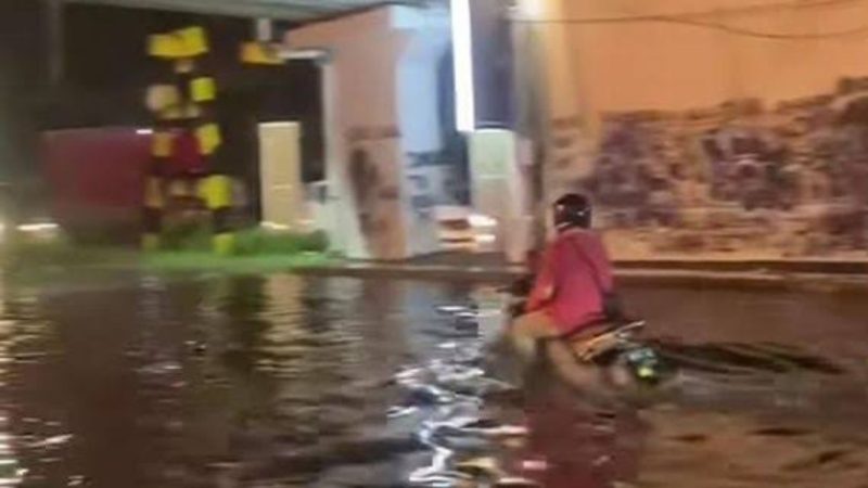 Banjir yang mengenang di jalan (Dok. Ist)